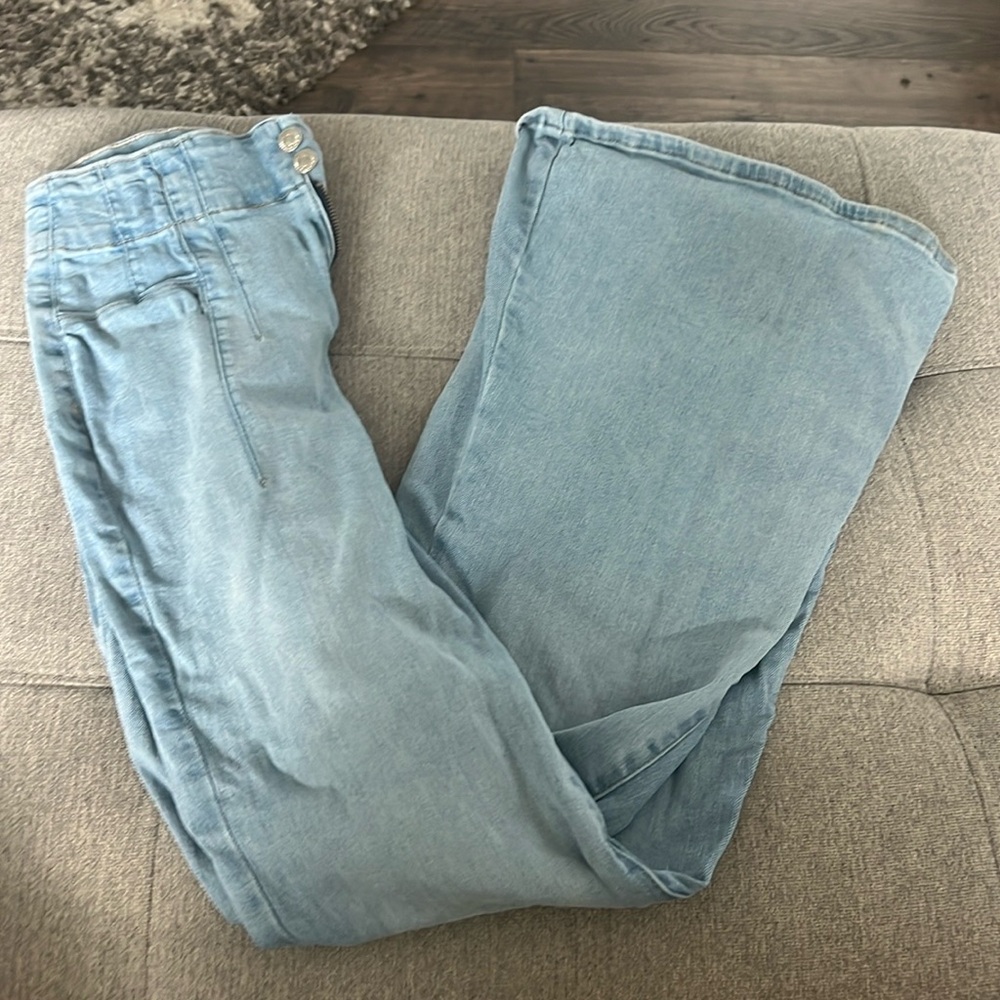 Bell bottom high wasted jeans